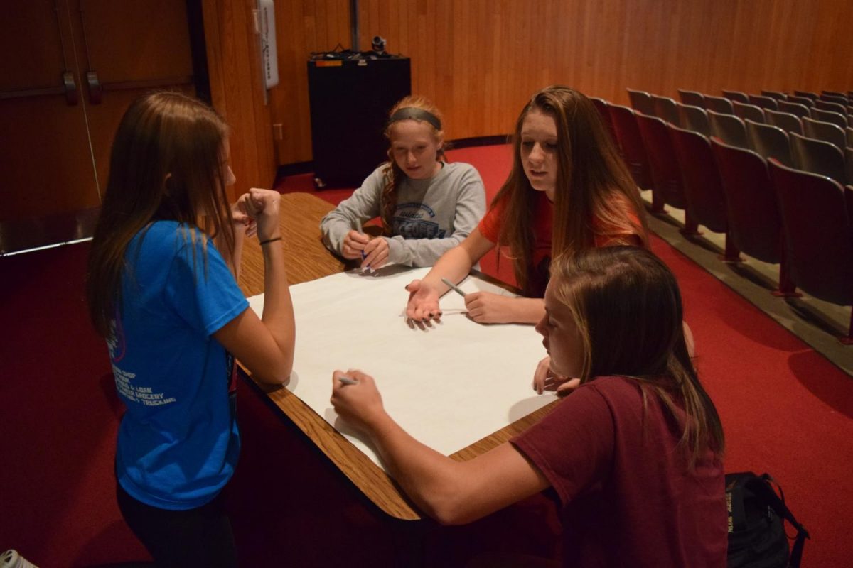 Sophomore Ashley Rose and freshmen Alexis Surenda, Emily Ostrowski and Johnna Adams work together at FOR Club. 