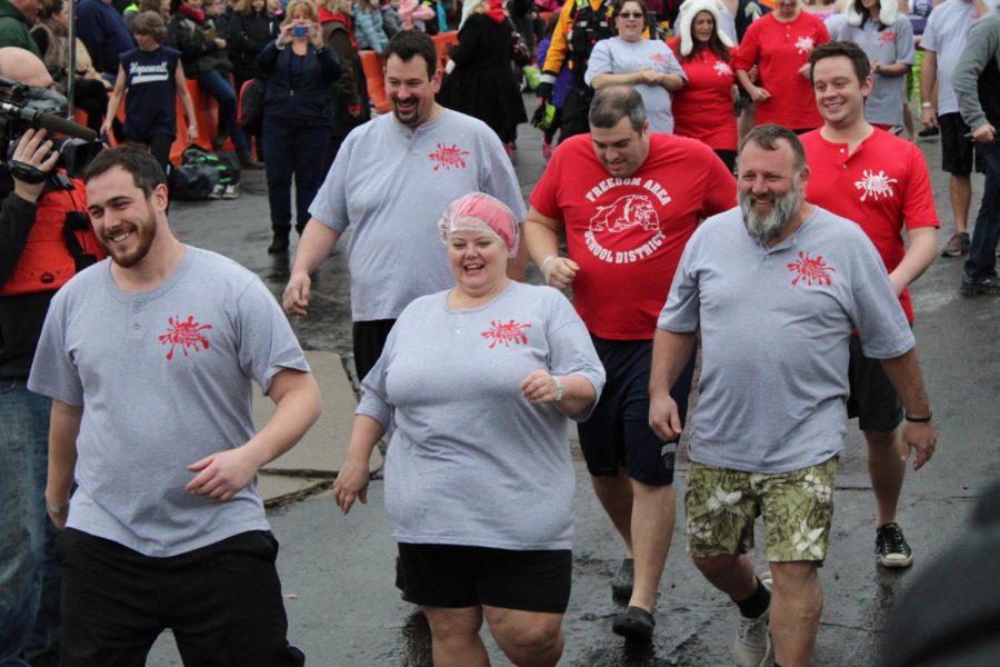 Steven Mott, Linda Eldridge, Dave Badamo, William Deal, Jeffrey Griffith and Aaron Fitzpatrick get ready to take their plunge.