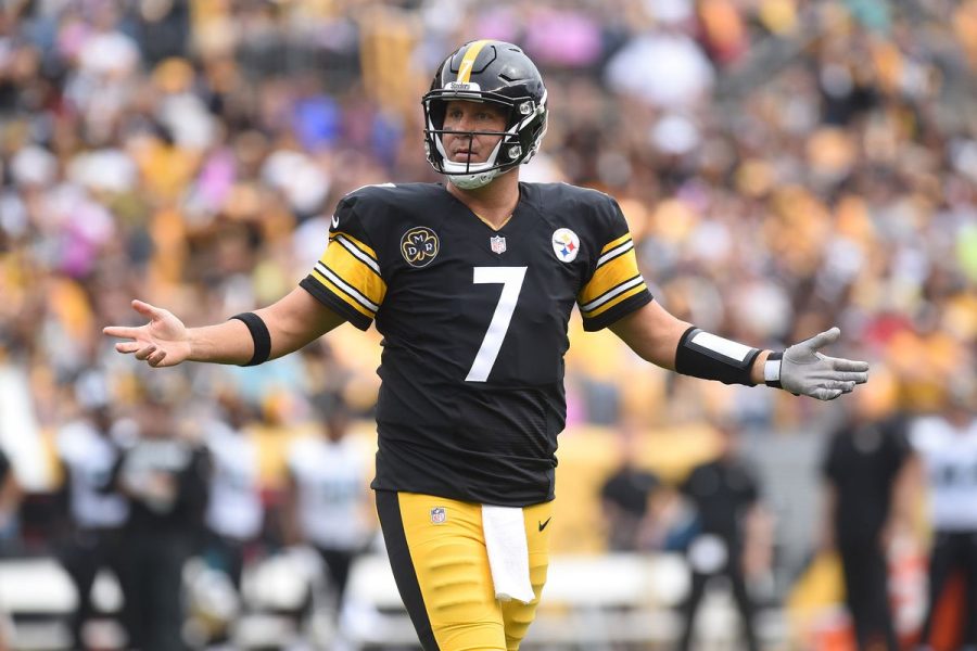 Ben+Roethlisberger+walks+off+the+field+in+disgust+after+a+miscommunication+with+one+of+his+wide+receivers.
