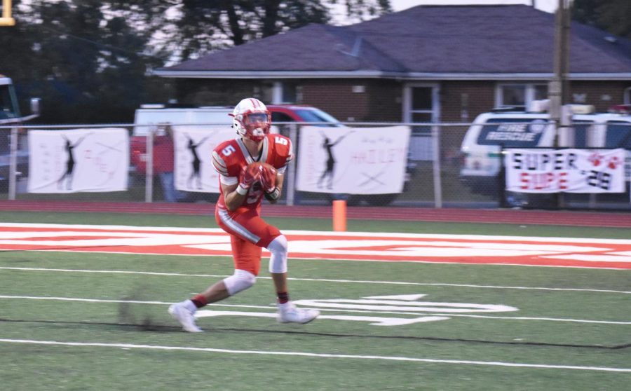 Junior Reiker Welling makes a 44-yard catch to make the first touchdown for the Bulldogs. 
