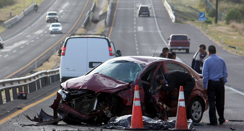 Distractions while driving can lead to life-threatening accidents like the one shown above. Do not put someone elses life at risk by getting distracted while driving. 