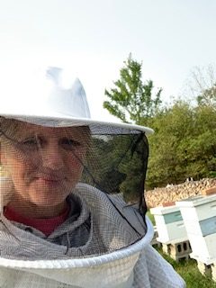 Ms. April English, dressed in beekeeper
attire, visited Ashcroft Apiary along with
her virtual class on Sept. 16.