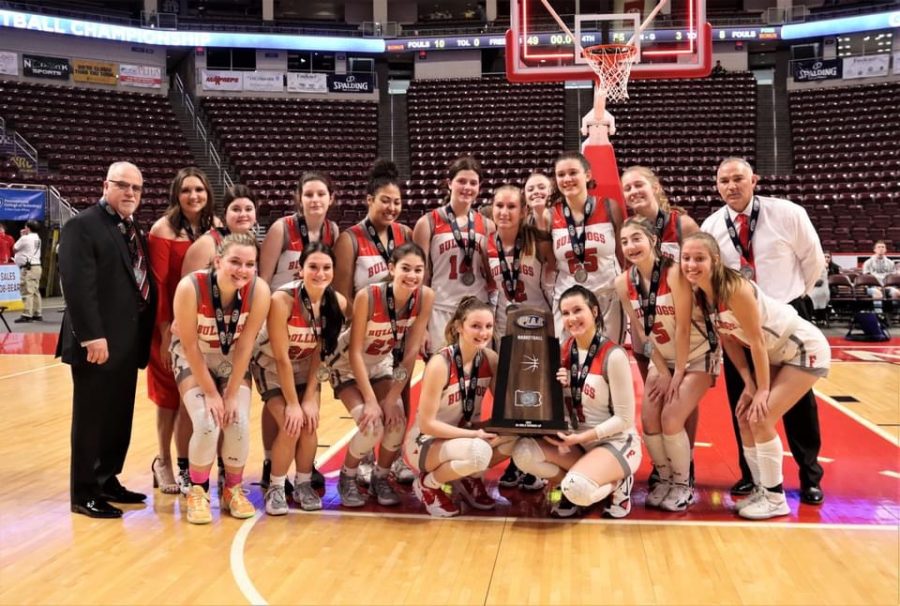 The+girls+basketball+team+poses+for+a+team+photo+on+March+26%2C+at+the+PIAA+AAA+Girls+Basketball+State+Championships+at+the+Giant+Center+in+Hershey%2C+Pa.