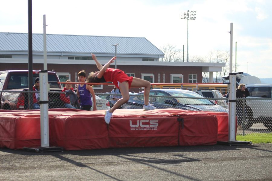 Senior+Sara+Mengel+clears+the+high+jump+bar+to+win+her+event+during+a+meet+against+Hopewell%2C+Cornell%2C+OLSH+and+Winchester+on+April+21.